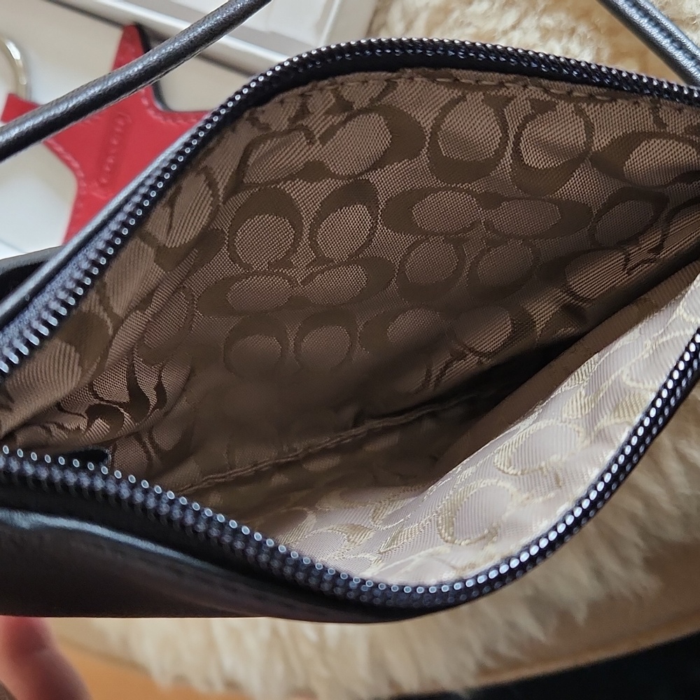 NWT IOB Coach Black Leather Wristlet with Red Star Key Fob 🖤⭐️❤️ - Picture 7 of 16